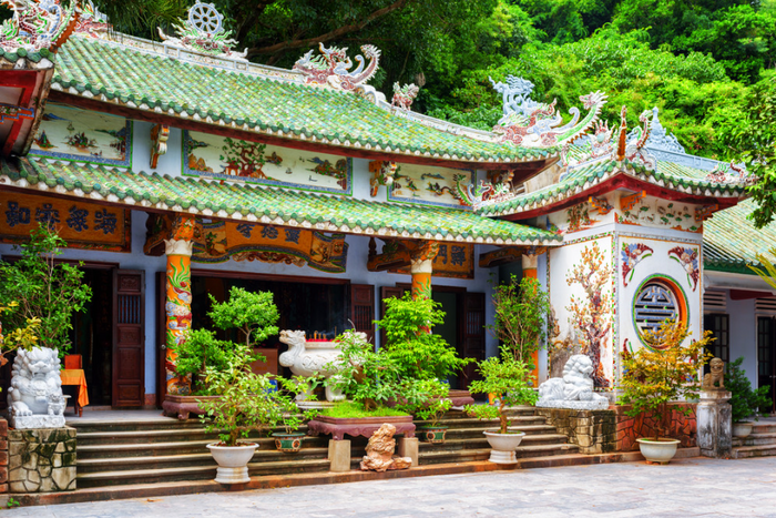 A corner of the main shrine of Linh Ung pagoda